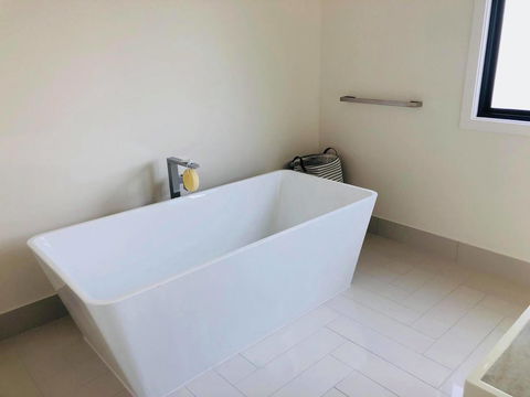 3 Bedroom Executive Luxury Beachside Townhouse - New South Wales Tourism  2