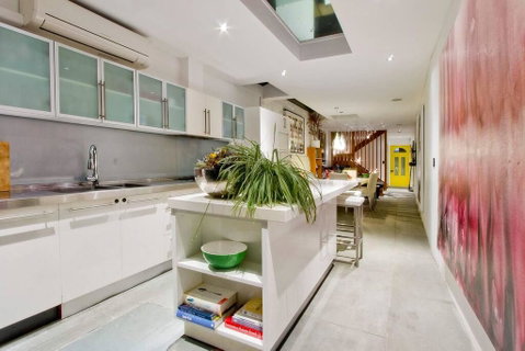 3 Storey Home Close Walk To Fox Studios SCG & City - New South Wales Tourism  1