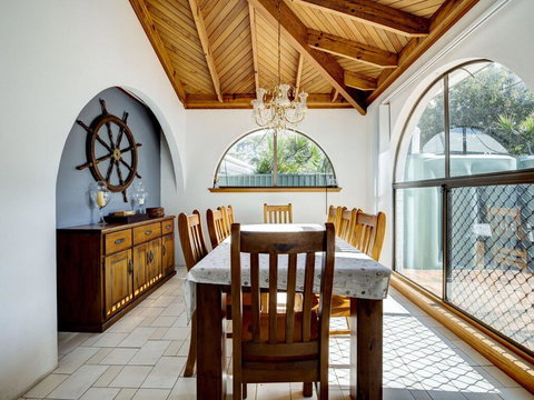 31 Rest Point Absolute Waterfront With Jetty - New South Wales Tourism  1