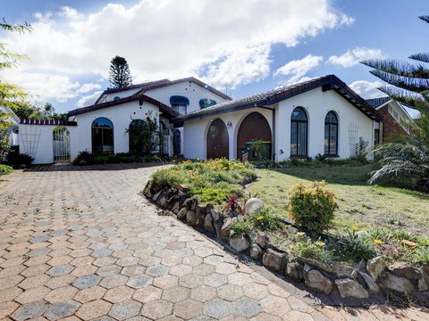 31 Rest Point Absolute Waterfront With Jetty - New South Wales Tourism  0