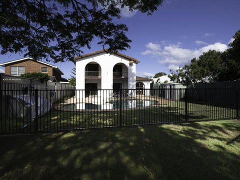 31 Rest Point Absolute Waterfront With Jetty - New South Wales Tourism  3