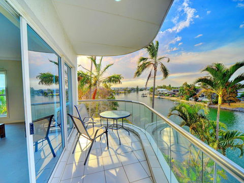 3br Broadbeach Lakefront Apartment - New South Wales Tourism  0