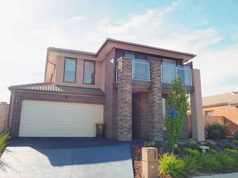 4 Bed 2 And A Half Bath Luxury Villa In Point Cook - New South Wales Tourism  0