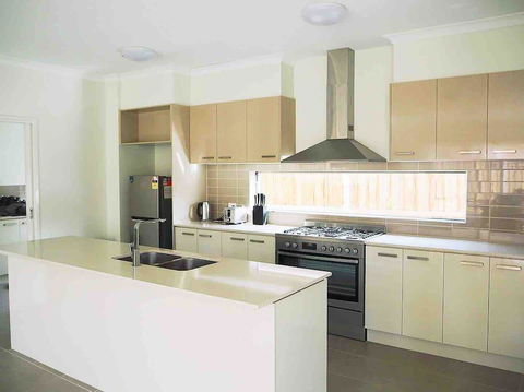 4 Bed 2 And A Half Bath Luxury Villa In Point Cook - New South Wales Tourism  3