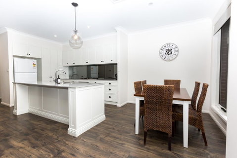 4 Bedroom Inner City Townhouse - SLEEPS 9 !! - New South Wales Tourism  3