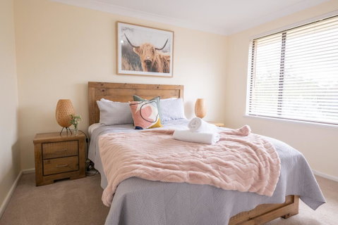 42 Rosemary Lane - Central Orange - Spacious Family Home - Quiet Lane - New South Wales Tourism  0