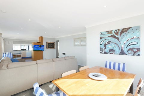 45 Hillside Cres Beach House - New South Wales Tourism  3