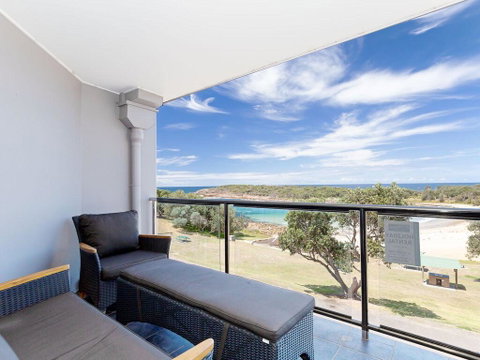 5 'The Outlook', 4 Ocean Parade - Overlooking Boat Harbour Beach And Ducted Air Conditioning - New South Wales Tourism  0