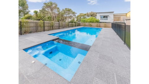 52 ON BAYVIEW - PET FRIENDLY (OUTSIDE ONLY) - New South Wales Tourism  0