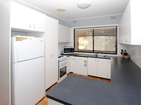 59 Wharf Street Opposite Bowling Club - New South Wales Tourism  1