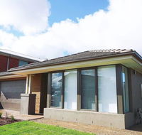 5Bed 2Bath Family House in Werribee - New South Wales Tourism 