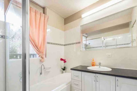 6 Bedroom Beautiful And Comfy Family House - New South Wales Tourism  1