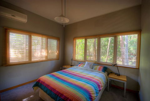 6 Satinwood Drive - Rainbow Shores, Stylish Beach House, Free WiFi - New South Wales Tourism  2