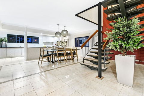 7 Bedroom Gold Coast Luxury Waterfront Home With Pool, Sleeps 20! - New South Wales Tourism  0