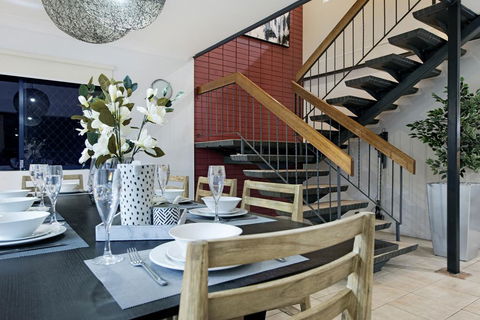 7 Bedroom Gold Coast Luxury Waterfront Home With Pool, Sleeps 20! - New South Wales Tourism  3