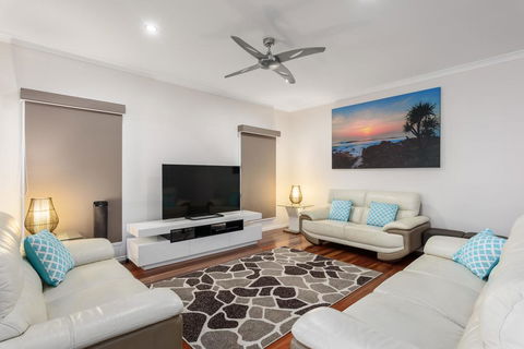 7 Ibis Court - Spacious Family Home With Large Outdoor Area, Swimming Pool & Ample Parking - New South Wales Tourism  2