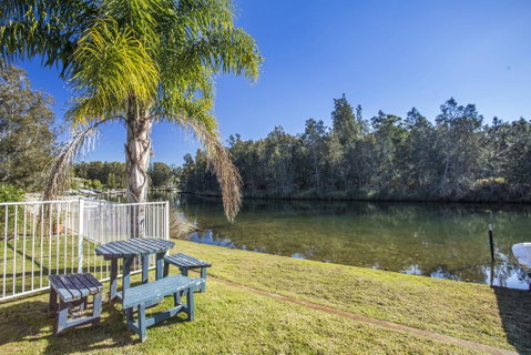 77 Lake Entrance Rd - Waterfront Wonder - New South Wales Tourism  0