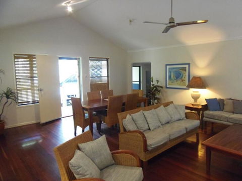 8 Orania Court - Rainbow Shores, Privacy, Peace And Quiet - New South Wales Tourism  1