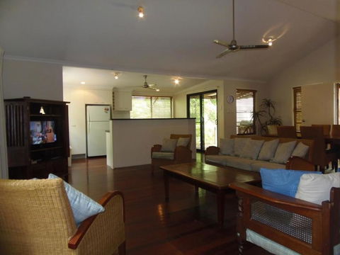 8 Orania Court - Rainbow Shores, Privacy, Peace And Quiet - New South Wales Tourism  2