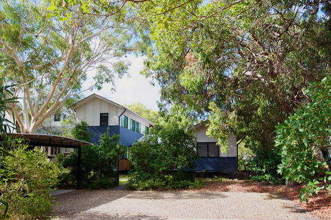 91 Tramican - Aquamarine - New South Wales Tourism  0