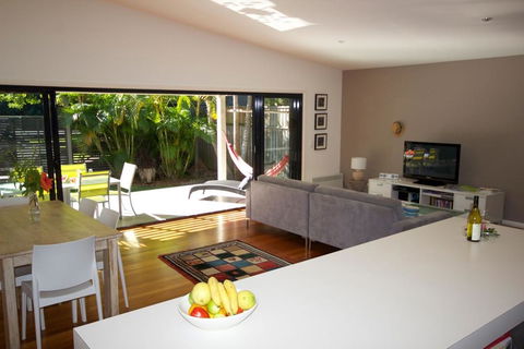 @LIZZIE - New South Wales Tourism  0