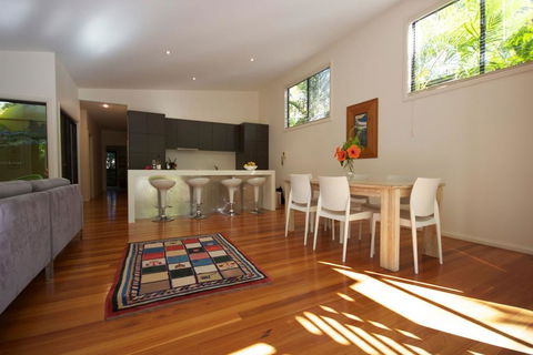 @LIZZIE - New South Wales Tourism  1