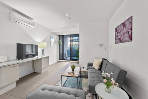 A Bright & Airy CBD Apt Next To Southern Cross - New South Wales Tourism  0