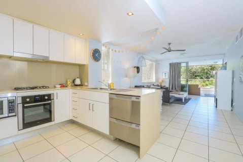 A Deluxe Swim Up - Drift Apartments South - New South Wales Tourism  2
