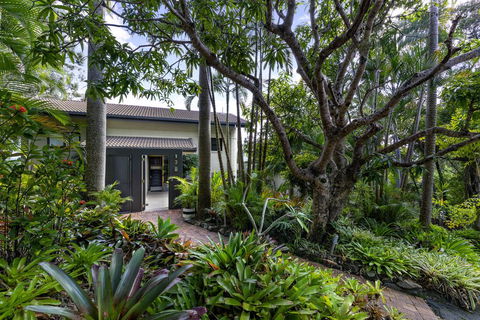 A Little Cove Treasure, Noosa Heads - New South Wales Tourism  1