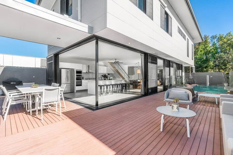 A PERFECT STAY - Catalina's - New South Wales Tourism  1