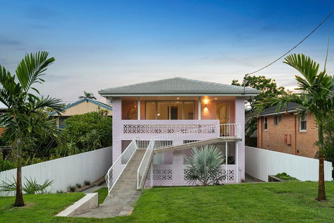 A PERFECT STAY - Sunset Beach - Riverside - New South Wales Tourism  1