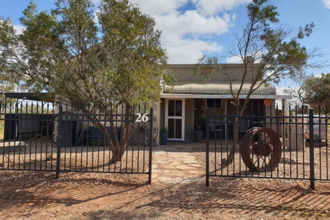 A Real Bush Retreat. Kangas, Emus & Starry Skies. - New South Wales Tourism  0