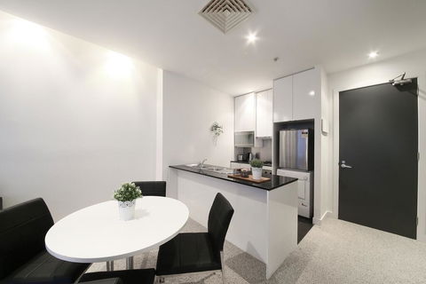 A Spacious & Central 2BR Apt Near Flinders Station - New South Wales Tourism  2