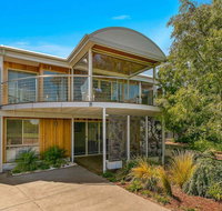 A Wave From it All - New South Wales Tourism 