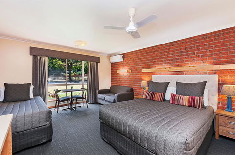 AAt 28 Goldsmith Motel - New South Wales Tourism  0