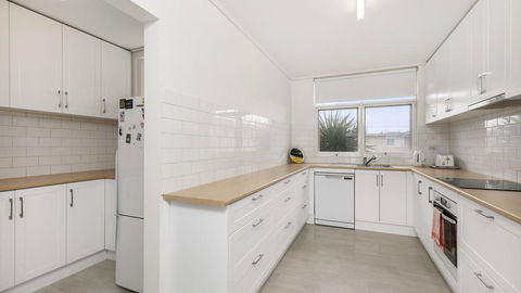 ABSOLUTE BEACHFRONT - FRANKSTON - New South Wales Tourism  2
