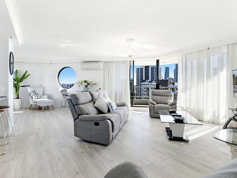 Acapulco 2 Bed Ocean View Surfers Paradise - New South Wales Tourism  1