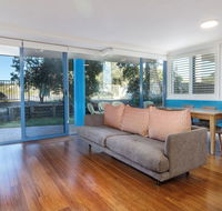 Across the road from the beach - New South Wales Tourism 