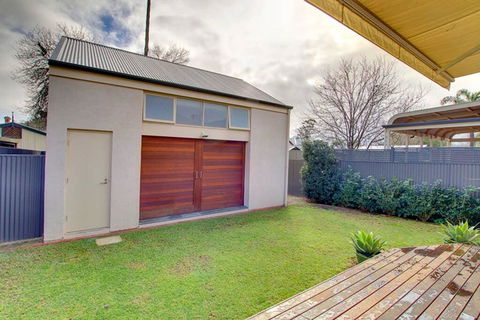 Adelaide Close CBD Large Private Studio Apartment In St Peters - New South Wales Tourism  3