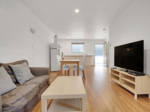 Adelaide Holiday Homes - New South Wales Tourism  2