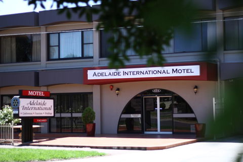 Adelaide International Motel - New South Wales Tourism  2