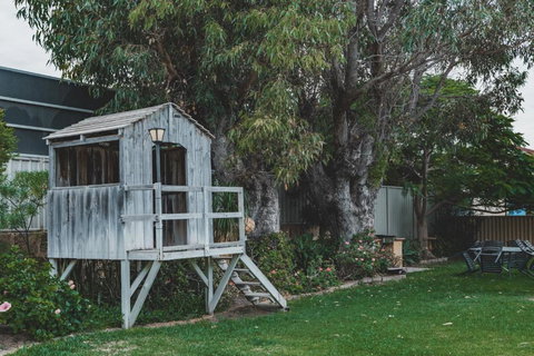 Dongara Hotel Motel - New South Wales Tourism  2