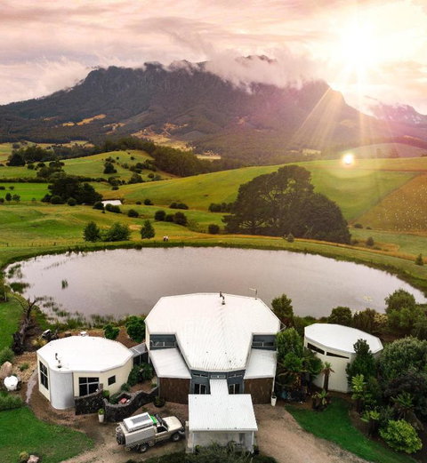 Eagles Nest Retreat - New South Wales Tourism  0