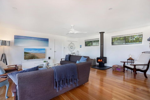 EAST52A - Lake Views - New South Wales Tourism  1