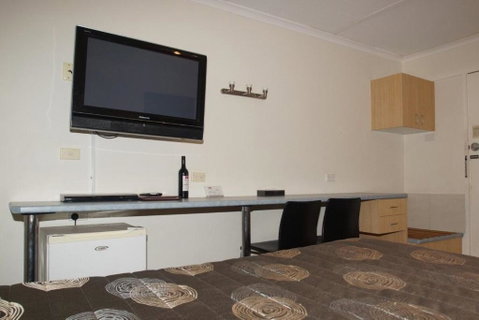 Edinburgh Motor Inn - New South Wales Tourism  1
