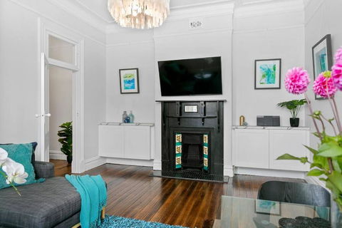 EDW19 - Stylish 2-Bed, 2-Bath Townhose In Drummoyne - New South Wales Tourism  2