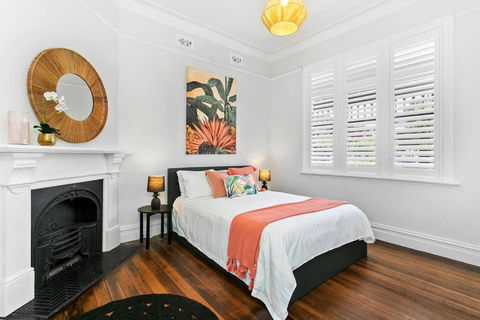 EDW19 - Stylish 2-Bed, 2-Bath Townhose In Drummoyne - New South Wales Tourism  4