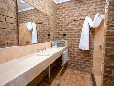 Eildon Parkview Motor Inn Room 7 - New South Wales Tourism  0