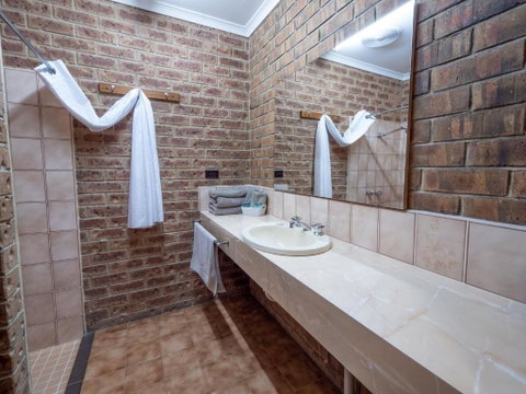 Eildon Parkview Motor Inn Room 9 - New South Wales Tourism  4