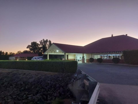 Emerald Explorers Inn - New South Wales Tourism  0